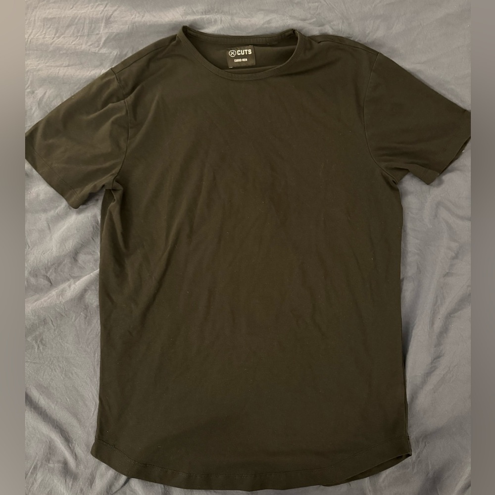 Cuts AO tee in black, size small